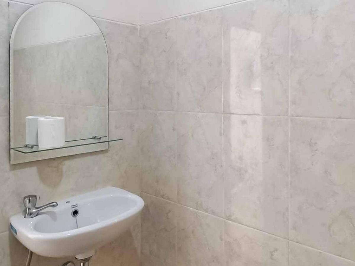 Wisma Talenta Mitra Reddoorz Jakarta Luaran gambar